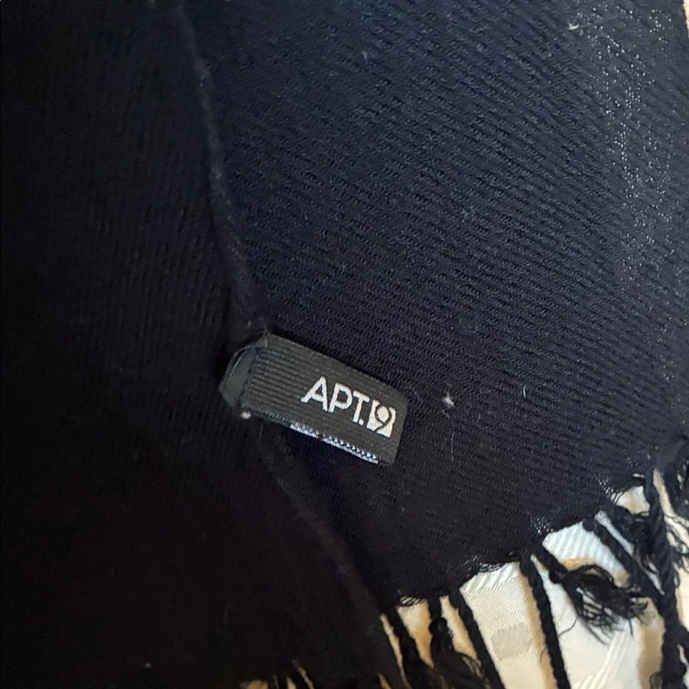 2 Pashminas! 1 White and 1 Black - Picture 4 of 12